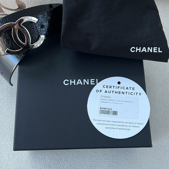 Chanel White/ Black reversible belt. Comes with box, dust bag & COA. - Picture 7 of 12